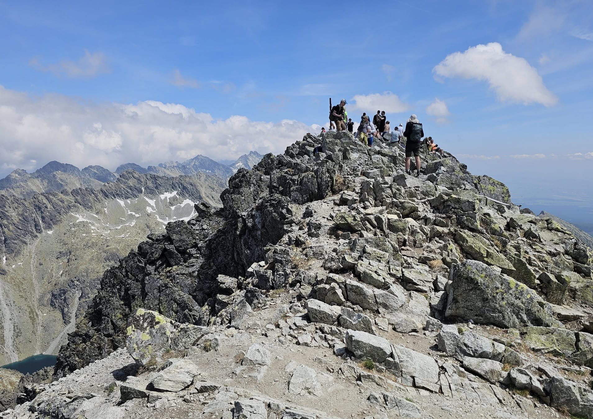 Výstup na ikonický kopec je magnetom mnohých turistov
