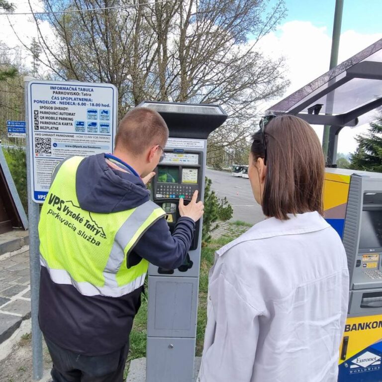 Parkoviská v Smokovcoch sú dobre označené i s pokynmi na platenie