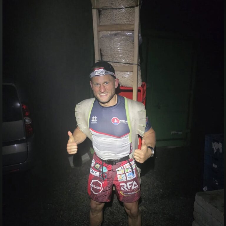 Adrian Mendel vyniesol na Zamkovského chatu 550 kilogramov nákladu. Foto: Facebook Zamkovského chata.