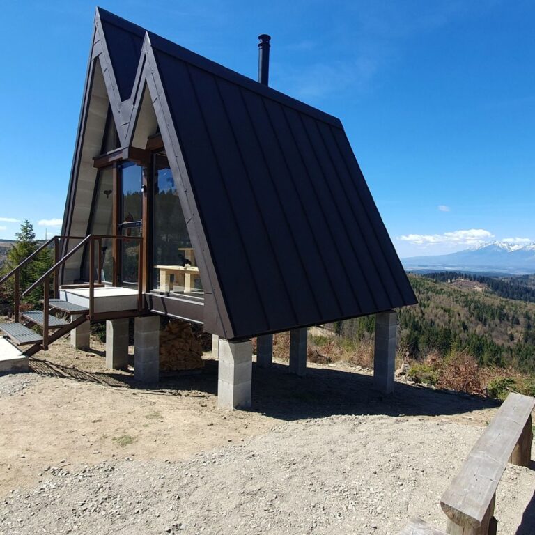 Z novej útulne je krásny výhľad na Vysoké Tatry