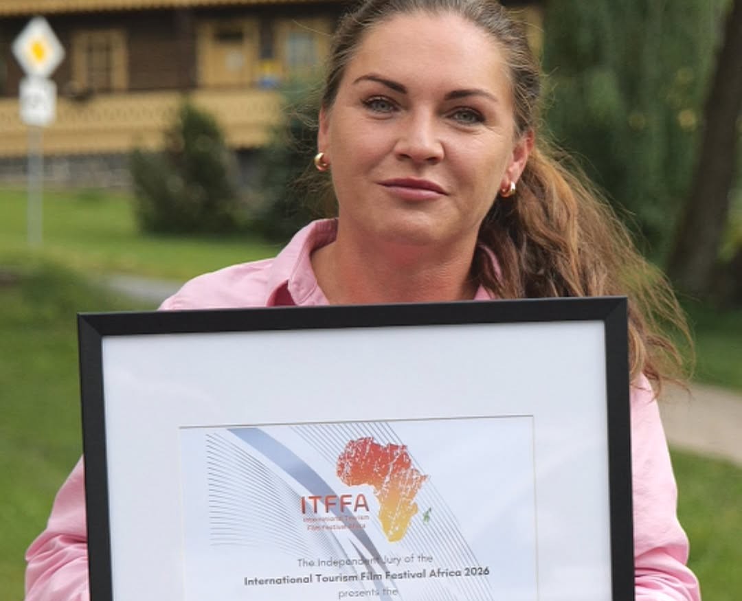 Z Afriky prišla do Tatier dobrá správa. Dokazuje to aj certifikát v rukách výkonnej riaditeľky OOCR Región Vysoké Tatry Lucie Blaškovej