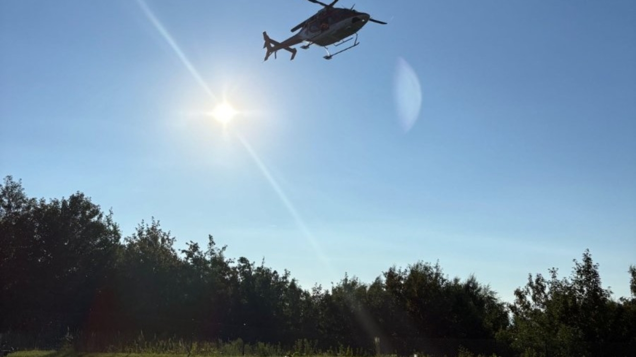 Vrtuľník pristáva na heliporte v Starom Smokovci