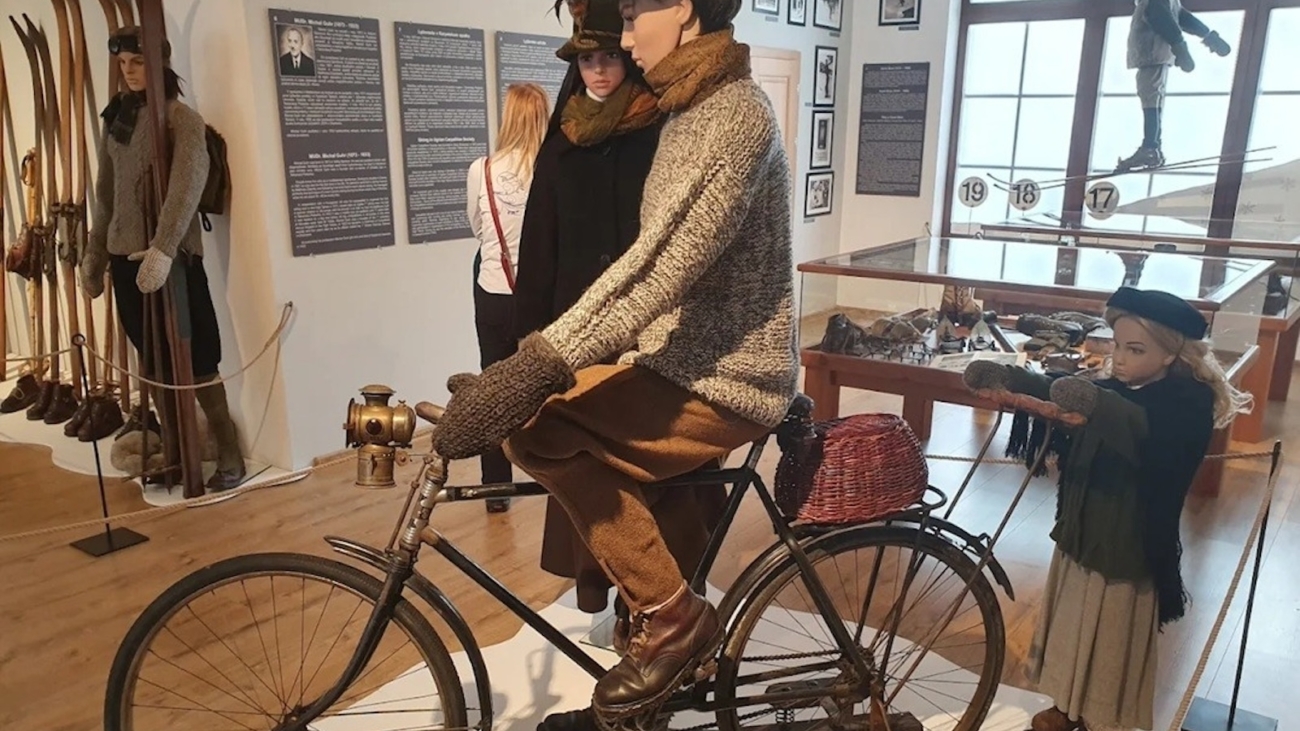 K exponátom múzea patrí aj univezálny zimný bicykel. Foto: zdroj Ski Museum, Martin Zajíček.