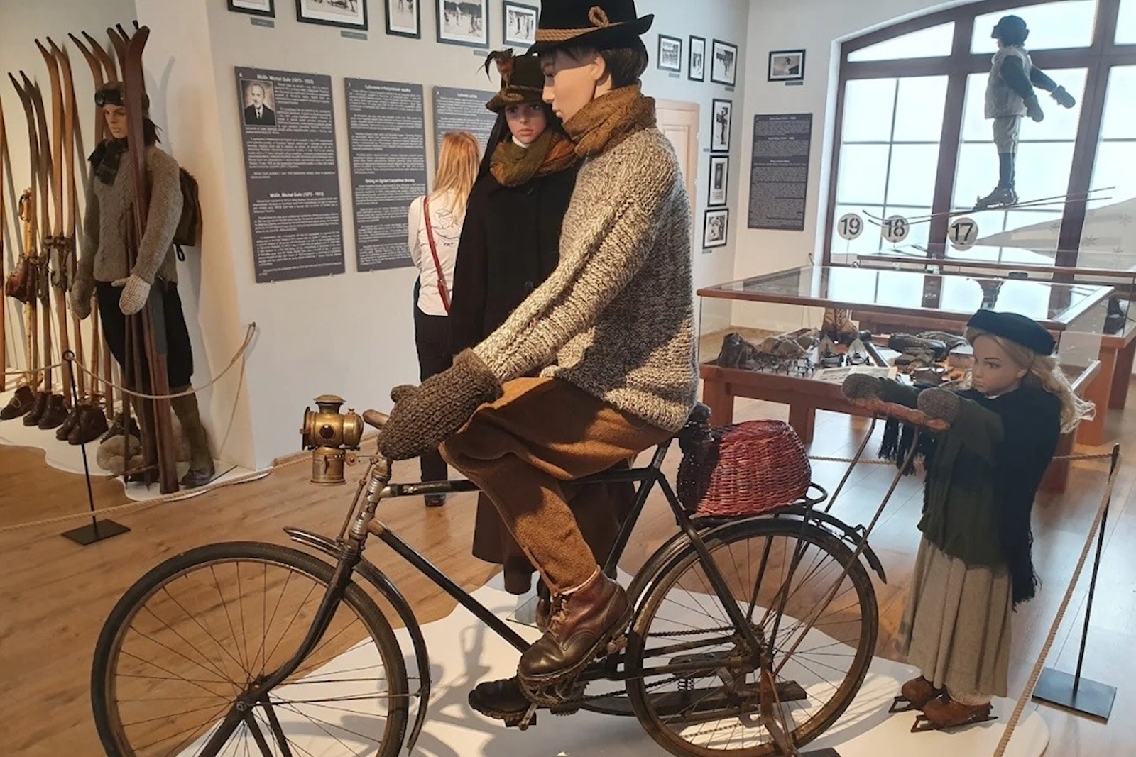 K exponátom múzea patrí aj univezálny zimný bicykel. Foto: zdroj Ski Museum, Martin Zajíček.