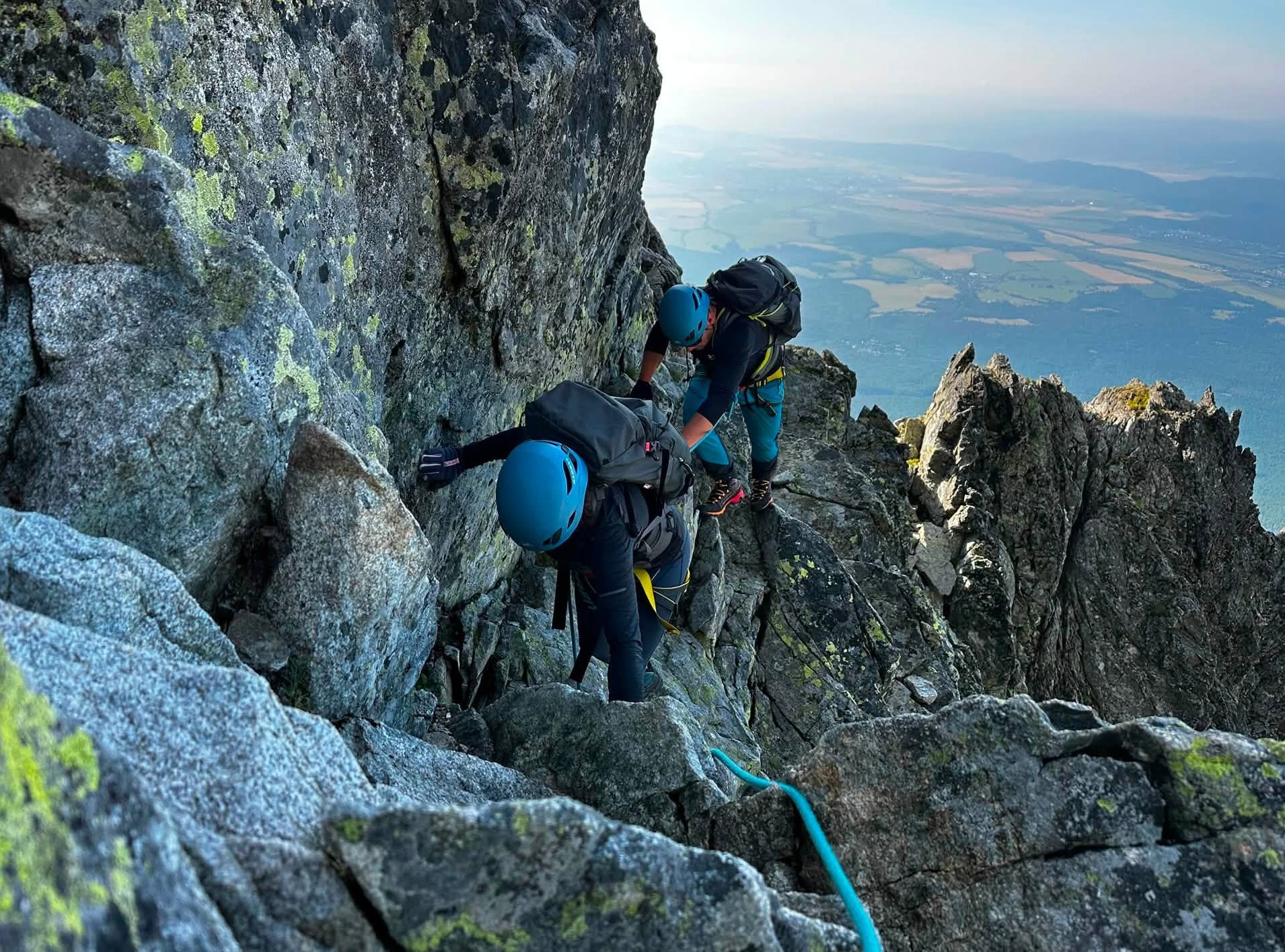 Výstup na Gerlach láka počas sezóny stovky turistov