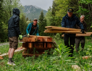 K Šalviovemu prameňu bolo treba materiál najskôr doniesť