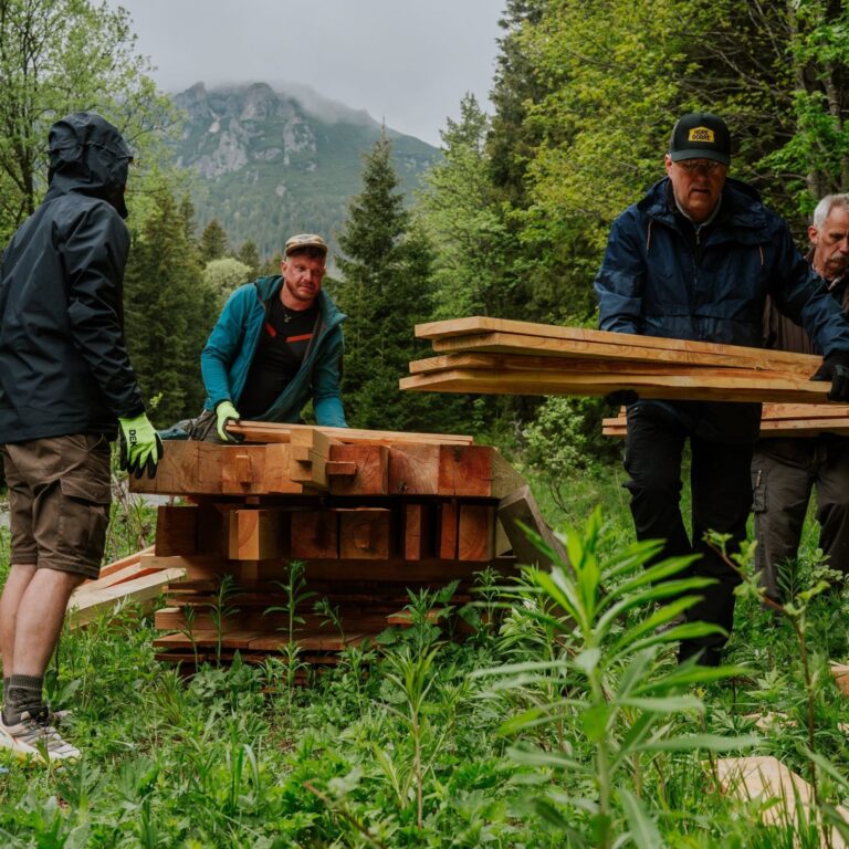 K Šalviovemu prameňu bolo treba materiál najskôr doniesť