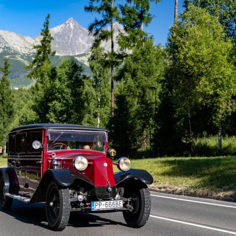 Nostalgia, elegancia, krásna príroda - toto všetko charakterizuje Tatranský Oldtimer 2026