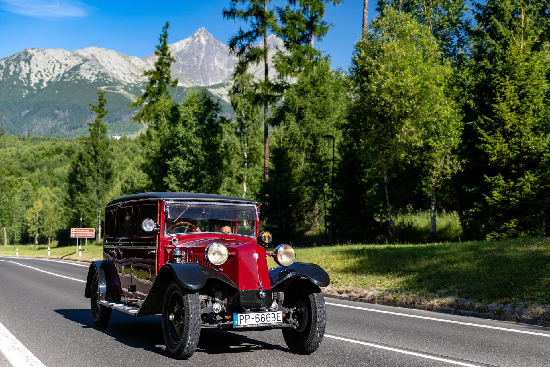 Nostalgia, elegancia, krásna príroda - toto všetko charakterizuje Tatranský Oldtimer 2026