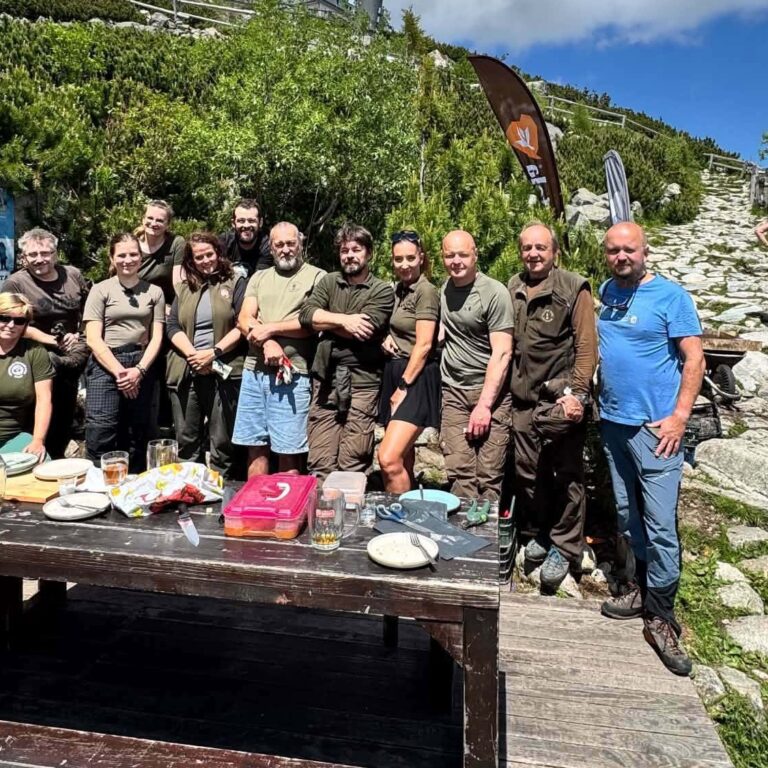 Partia, ktorá na Skalnatej chate pripravuje botanickú záhradu