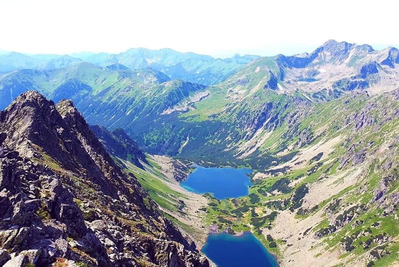 Cez Mengusovskú dolinu dnes turisti mieria k Veľkému Hincovmu plesu a na Kôprovský štít