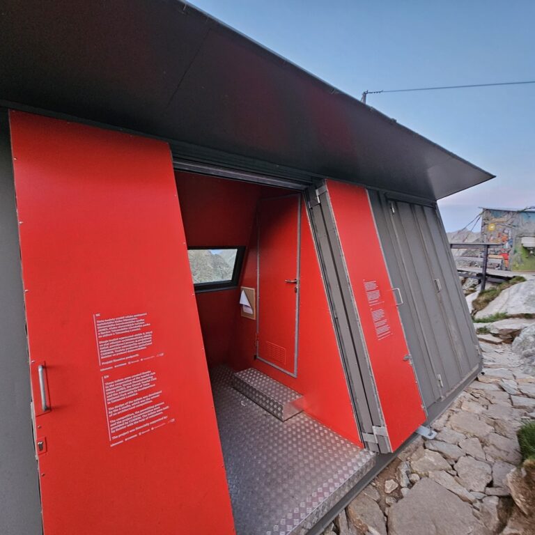 Nové ekologické toalety na Chate pod Rysmi