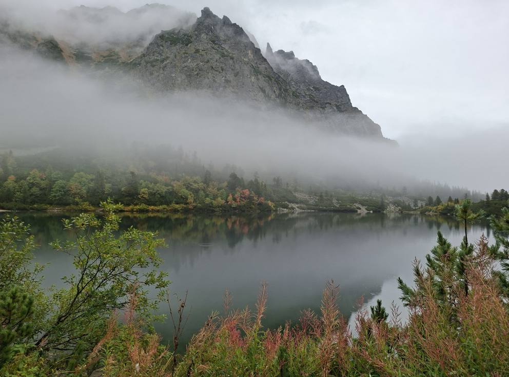Aj takúto nevľúdnu tvár môžu ukázať Tatry počas víkendu