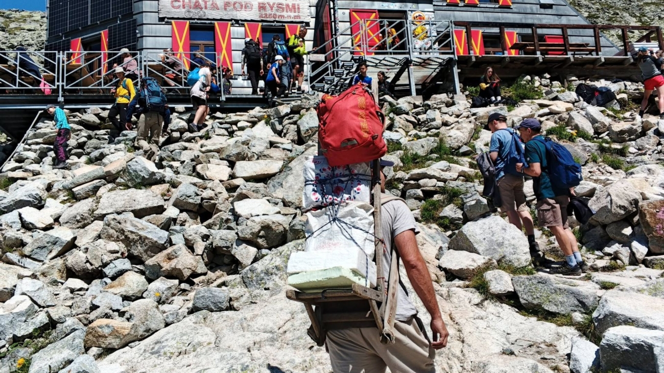 Aj v Tatrách môžete za rušenie nočného pokoja či ničenie turistickej značky zaplatiť viac