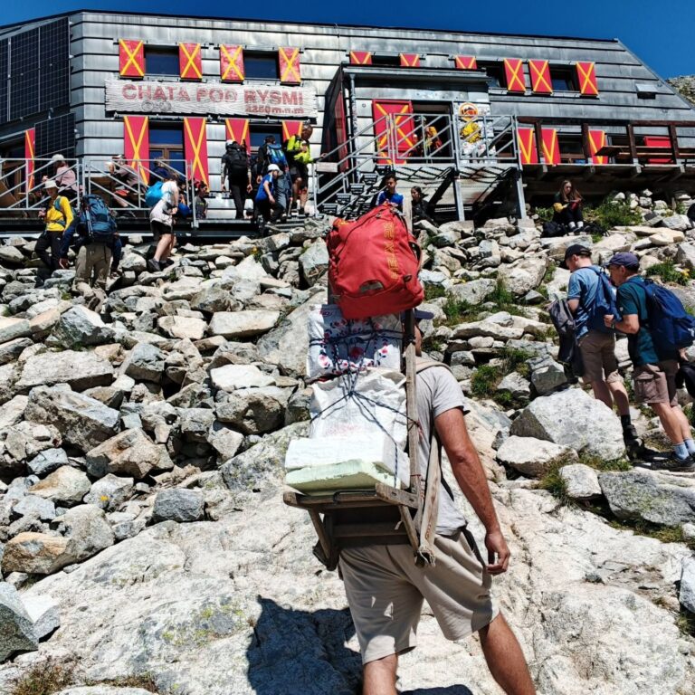 Aj v Tatrách môžete za rušenie nočného pokoja či ničenie turistickej značky zaplatiť viac