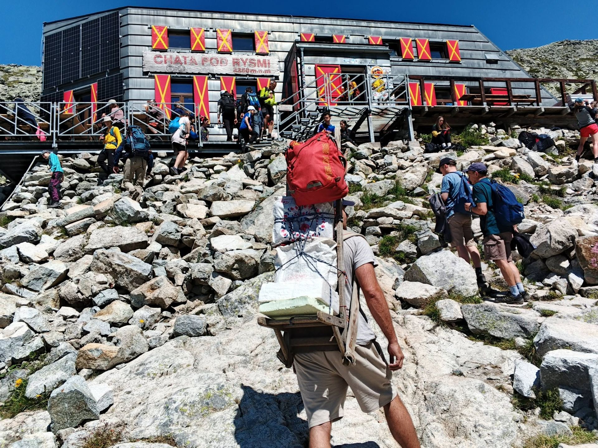 Aj v Tatrách môžete za rušenie nočného pokoja či ničenie turistickej značky zaplatiť viac