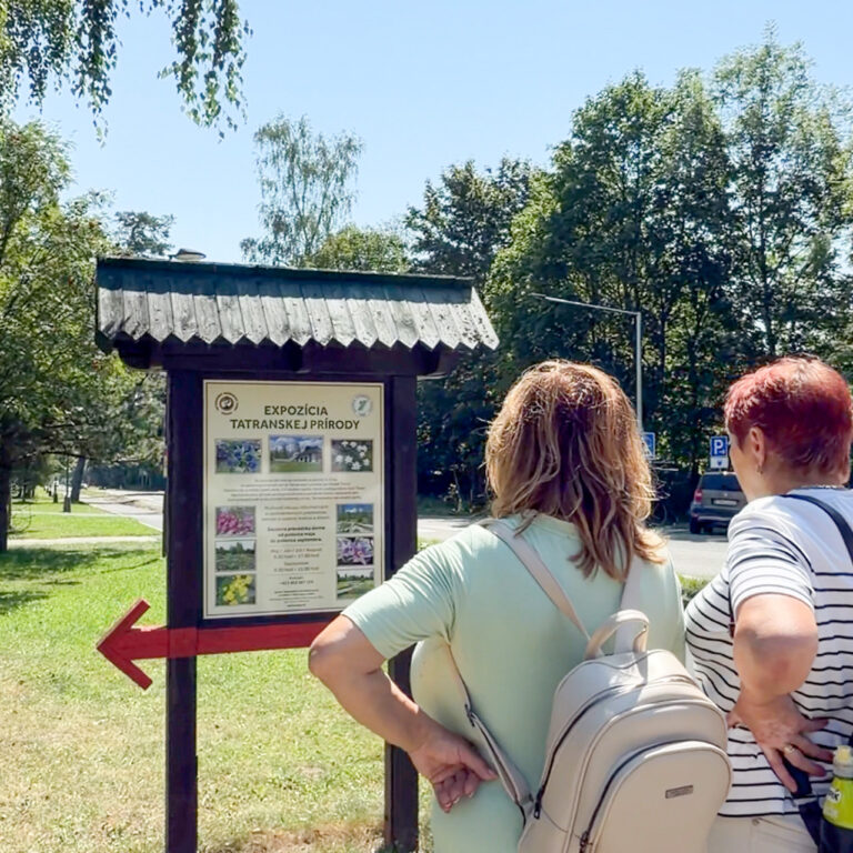 Náučná tabuľa v areáli Botanickej záhrady. Foto: Gabriela Kinčoková.