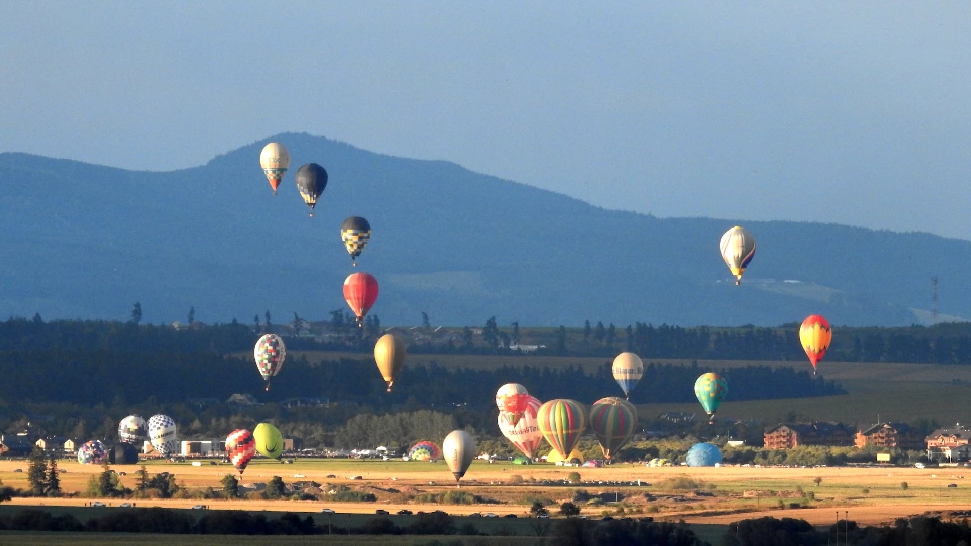 Balóny v súťaži Slovak Baloon Cup pri Veľkej Lomnici. Foto: Estera Lukačková.