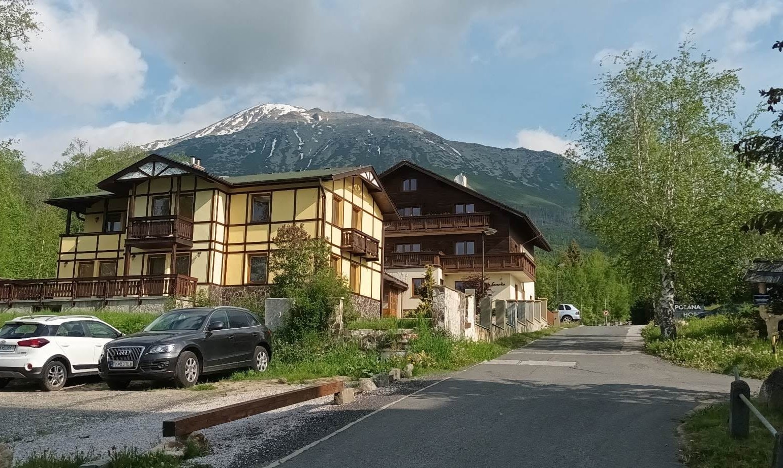 Prechod Smokovcami je náročný nielen pre chodcov, ale aj cyklistov