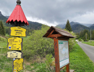 Bobrovecká vápenica turistický rázcestník. Foto: Vladimír Tošovec.
